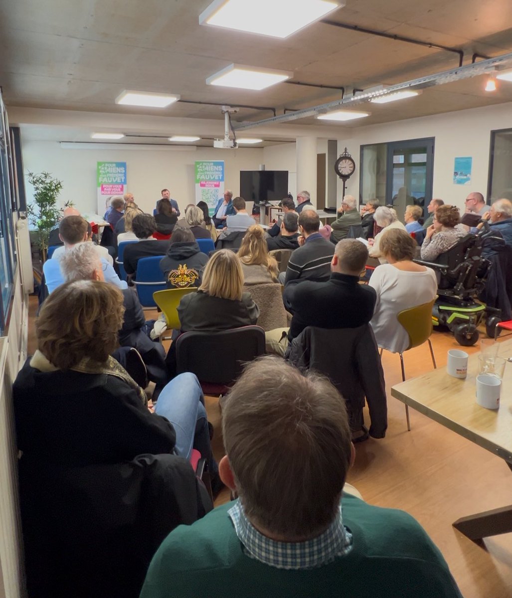 fredfauvet's tweet photo. Avec @ArriveBenoit , maire de @VilleCherbourg : un territoire en pleine dynamique d’emploi grâce à l’industrie et à la décarbonation de l’énergie.

A #Amiens cela doit nous inspirer et nous guider sur l’action à mener pour nous donner un avenir plus prospère.

#PourAmiens https://t.co/un9ZZyIhrZ
