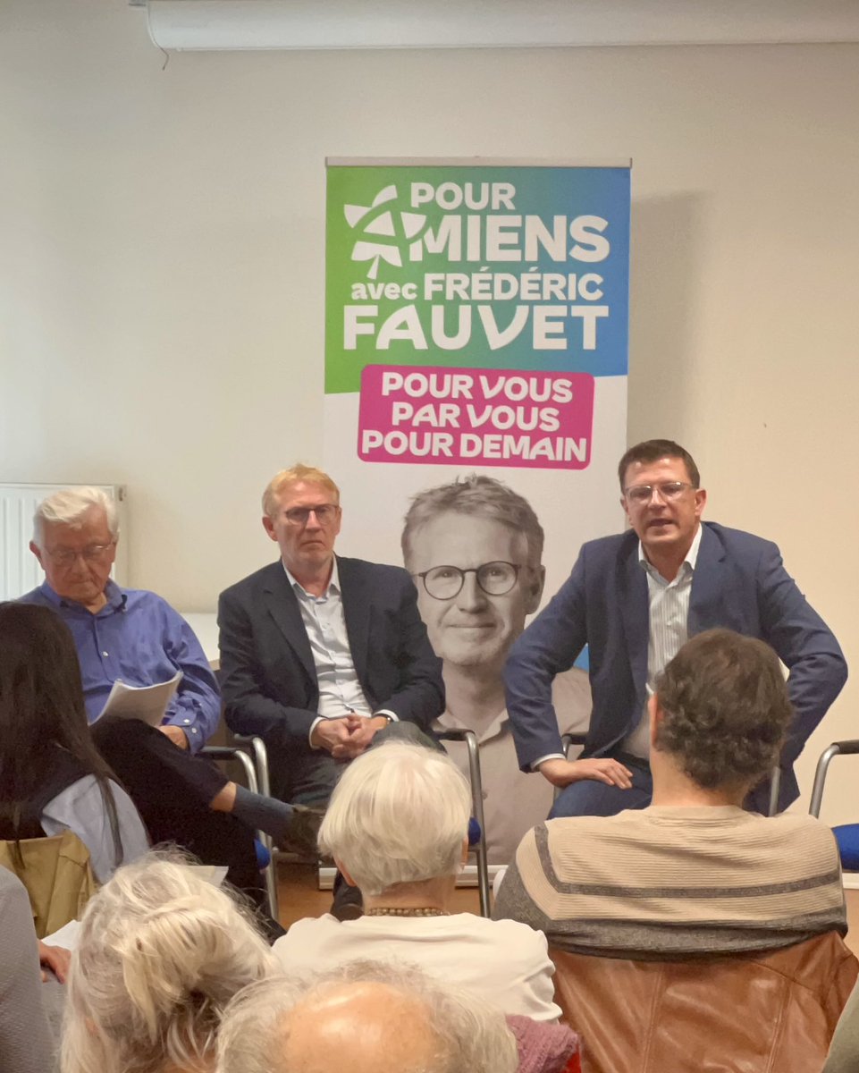 fredfauvet's tweet photo. Avec @ArriveBenoit , maire de @VilleCherbourg : un territoire en pleine dynamique d’emploi grâce à l’industrie et à la décarbonation de l’énergie.

A #Amiens cela doit nous inspirer et nous guider sur l’action à mener pour nous donner un avenir plus prospère.

#PourAmiens https://t.co/un9ZZyIhrZ