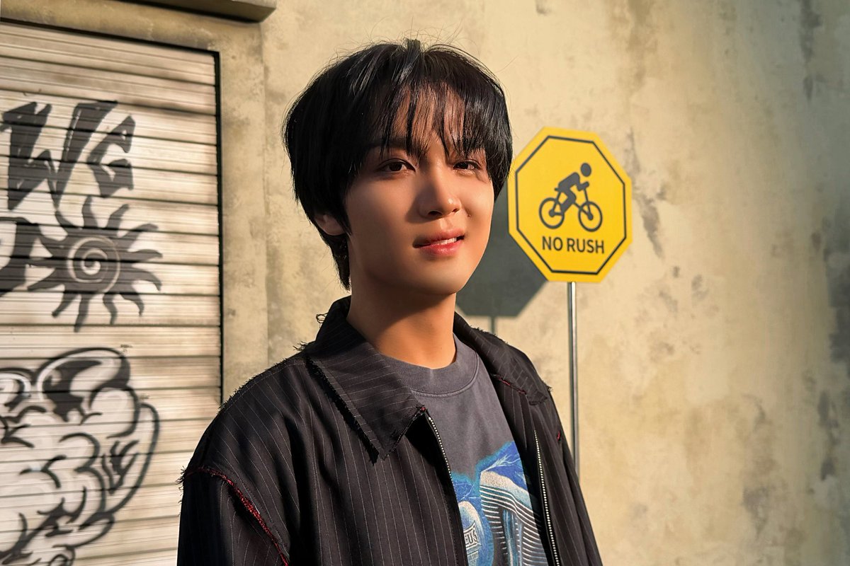 joyfullsun66's tweet photo. lee haechan's smirk 😭 https://t.co/5VrXEYex0K