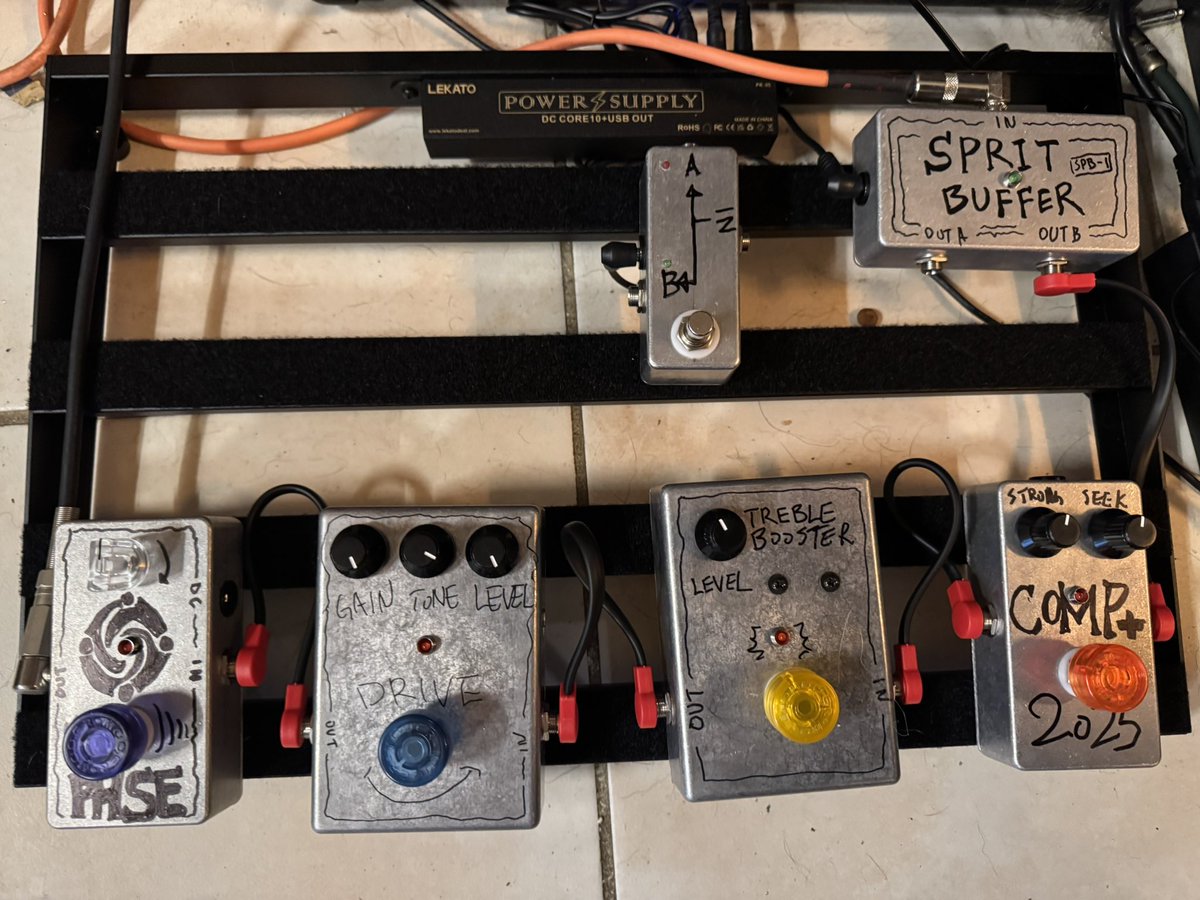 あとは歪み数種とディレイとコーラスかなぁ