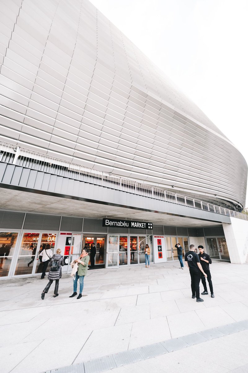 ¡Ya está abierto el <a href="/joselitos_/">Joselito's Velazquez</a> en el Bernabéu Market!

Podréis disfrutar de un icónico nuestro como el bocadillo @jamonjoselito, chacinas y muchas más cosas.

Planazo para este otoño-invierno

📍 Planta baja del Santiago Bernabéu 
🕒 D-J 10–24h | V-S 10–01h —

#joselitosbernabeu
