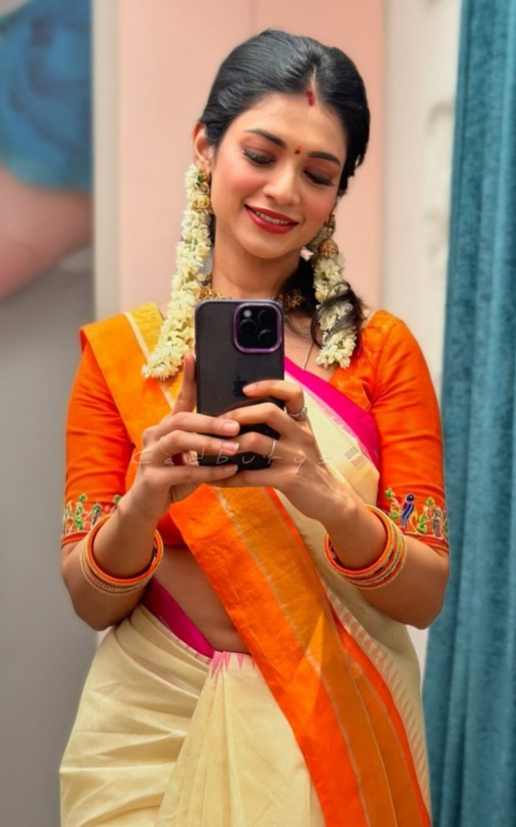 Trendy 🩱 or Saree 🥻

Swetha