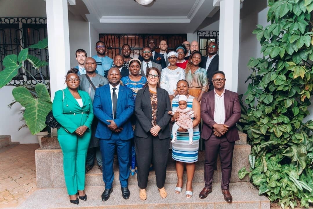 SwissAmbYaounde's tweet photo. Pour célébrer le 30e anniv. du Centre de politique de sécurité de Genève (#GCSP), S.E. Natalie Kohli a organisé une réception pour les anciens élèves 🇨🇲ais du GCSP : une occasion d'échanger et de partager des idées pour une future collaboration. 🇨🇲🤝🇨🇭 #GCSPAlumni #GCSPGANN2025. https://t.co/3S9Zc36PUw