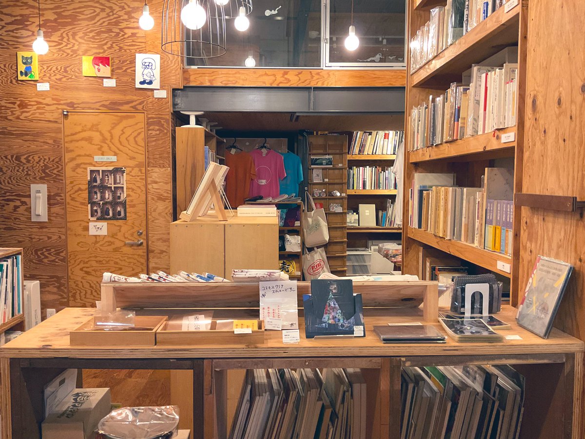 明日 11月10日（月）は定休日となっています。
11日（火）にみなさまのご来店を お待ちしております。