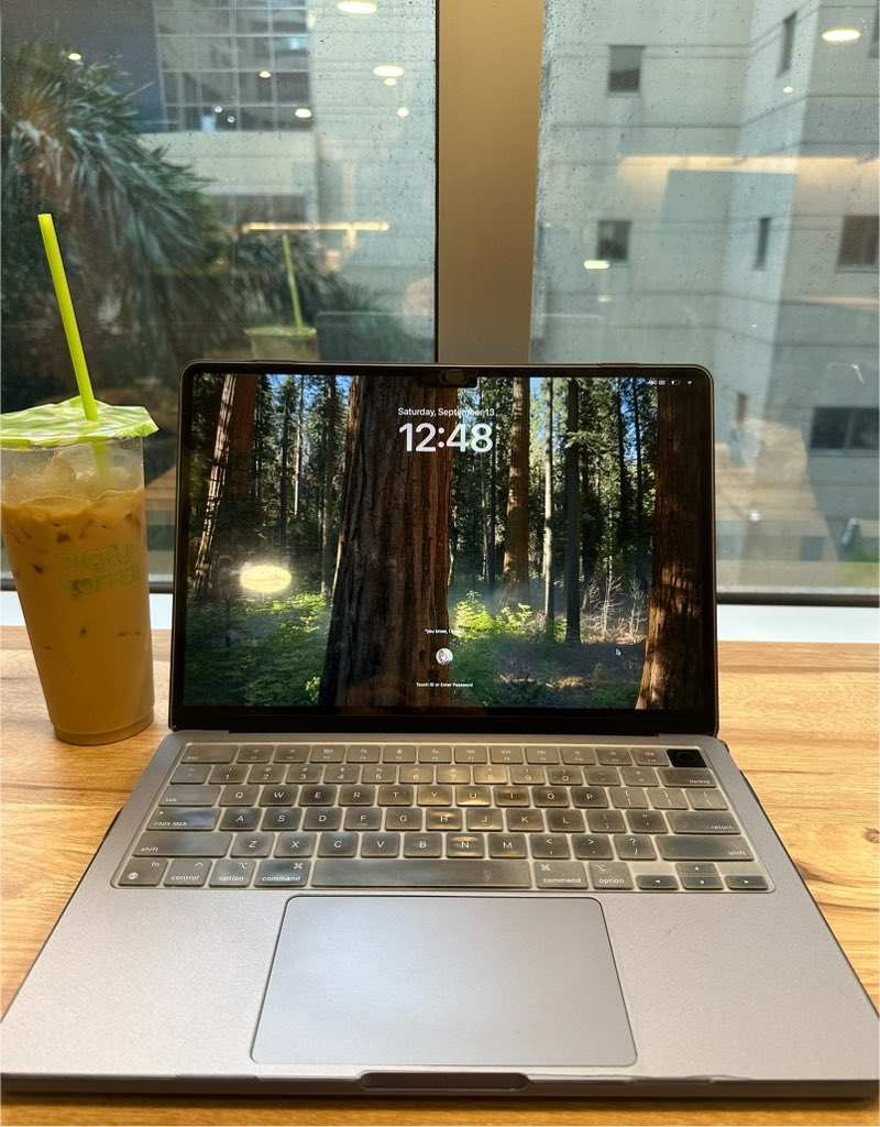 ladyelocin's tweet image. Life outside twt