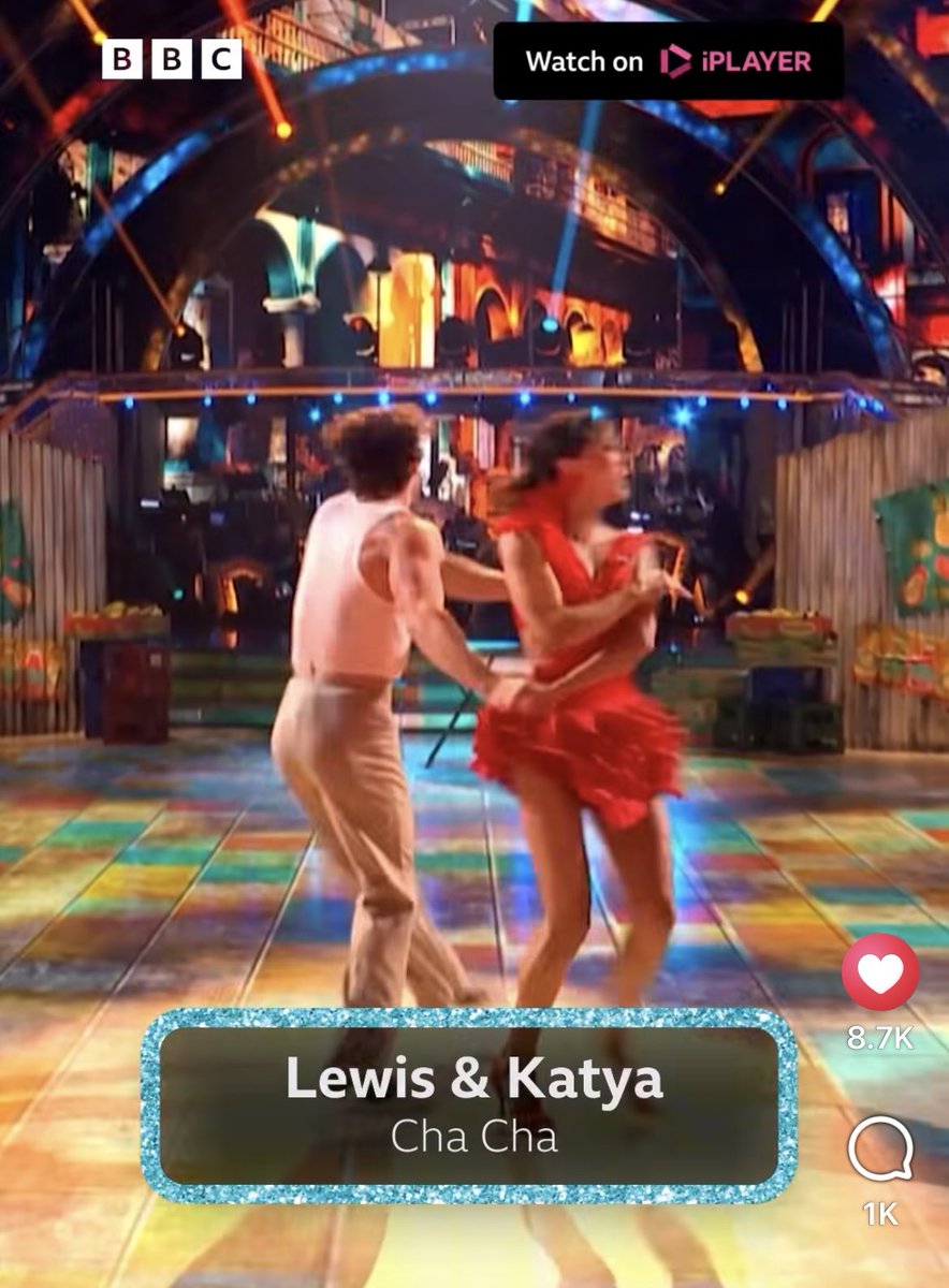 AmandaHLondon's tweet photo. @TommyBlaize &amp; singers #DaveArch &amp; orchestra - fantastic performance of I Like It Like That for #LewisandKatya Cha Cha last night! 
My best friend is Cuban &amp; I felt like I was there! Thank you all - I got up &amp; danced I loved it so much! 
Who was the singer? 
#StrictlyComeDancing https://t.co/Obr9dHXP49