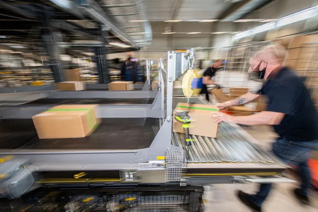 businessamfr's tweet image. PostNL se prépare à faire face à l’affluence pendant les fêtes de fin d’année fr.businessam.be/postnl-se-prep… #PostNL #FêtesDeFinDAnnée #Cadeaux #Livraison #Ecommerce
