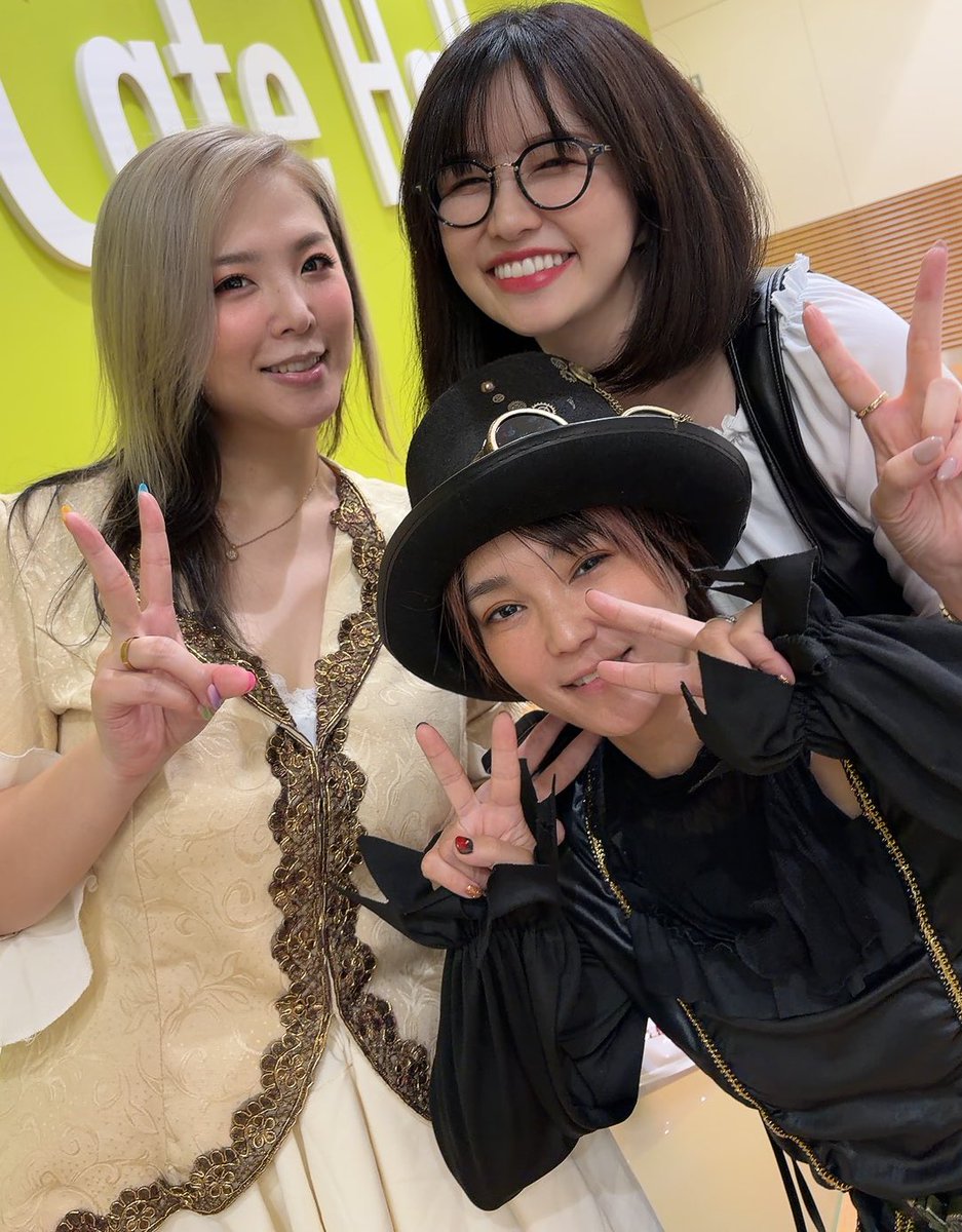 明日11/10は海賊タック、場所はいつものミリオン習志野です。ちょびは背丈も指の長さも青山の半分くらいだなぁ。

PR