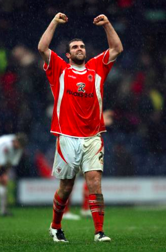 BFC_ExPlayers's tweet image. Happy 44th Birthday today to former Pool striker &amp;amp; top fella ... Ben Burgess @benkburgess 

Hope you have a great day Ben !
👍😀🎂🍻⚽️🥅🍊

#BigBen 
#TheBirdMan