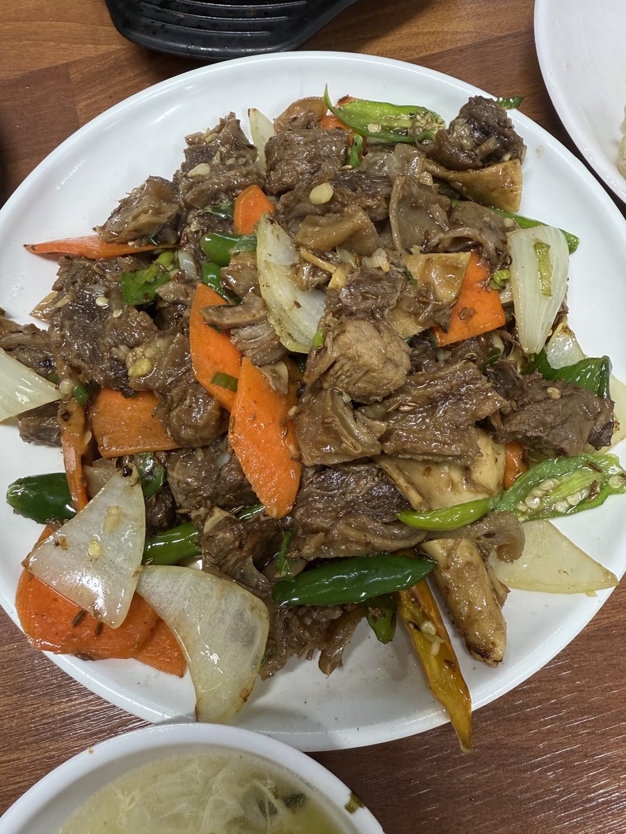 저 오늘 진짜 권력 있을 예정이었는데 양고기 품절 나서 쯔란양고기 못 먹고 울면서 돌아옴