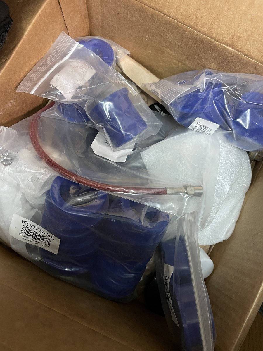 nand_0x0's tweet image. そろそろ放置して4ヶ月ほどになるこのブッシュくん達いつ交換しよう。色々工具ないと厳しそうではあるが