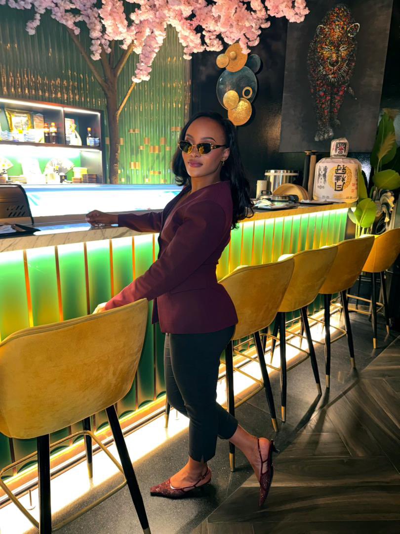 omondoker's tweet image. Elle ne suit pas la vibe, elle la crée. 
Charme, classe et confiance ,tout simplement my star @Raissabulela1
#MyStar #VibesOnly #Style