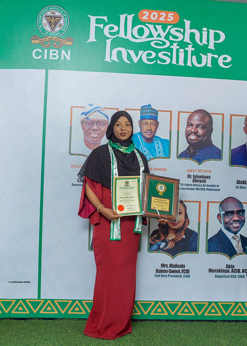 BilkisuSIbrahim's tweet photo. Alhamdullilah I was awarded the Honorary Senior Membership by the Chartered Institute of Bankers of Nigeria (CIBN) at the Fellowship Investiture Event in Lagos, Nigeria https://t.co/SHeLywYAsf