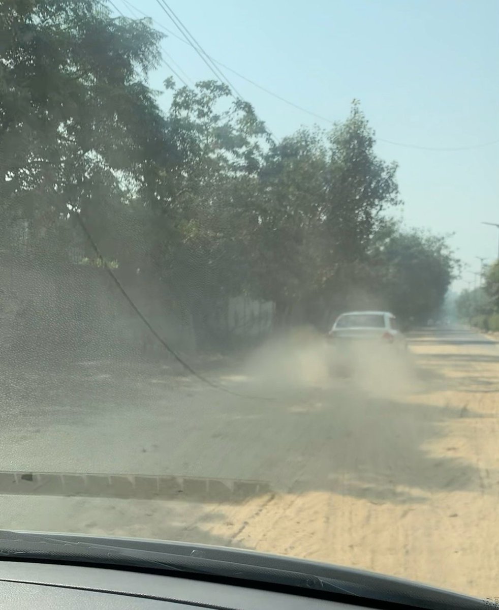 MKokatay's tweet photo. Dust pollution emergency in Dwarka Sector 21 Delhi due to under construction road from Sector 9 to Sector 22 adjacent to Salaria Officers Enclave near Marble market and Sector 8 Metro being opened without due precautions. Please intervene @CPCB_OFFICIAL @LtGovDelhi 
#pollution https://t.co/YuIgQ04M0P