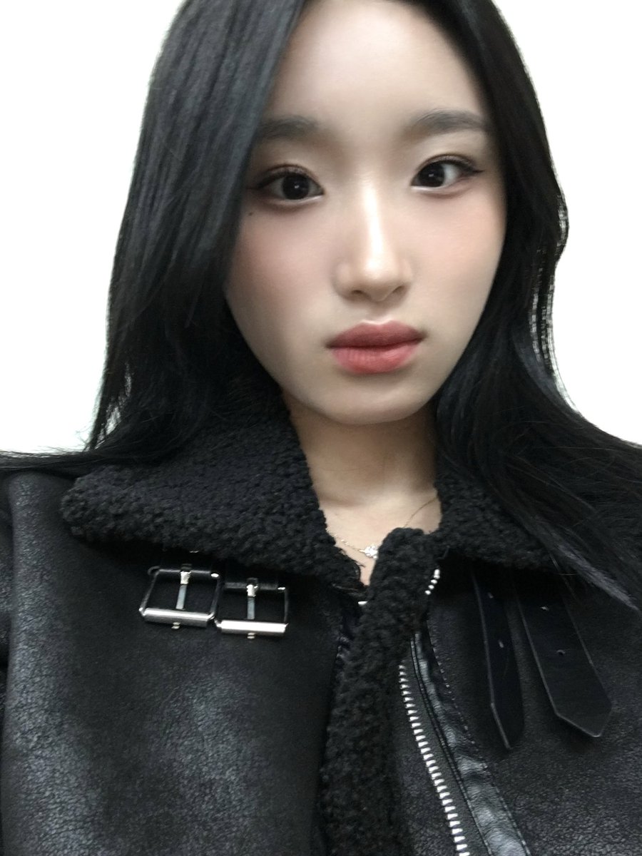 yxuths's tweet photo. 빤...히... https://t.co/XXIV4L4iys