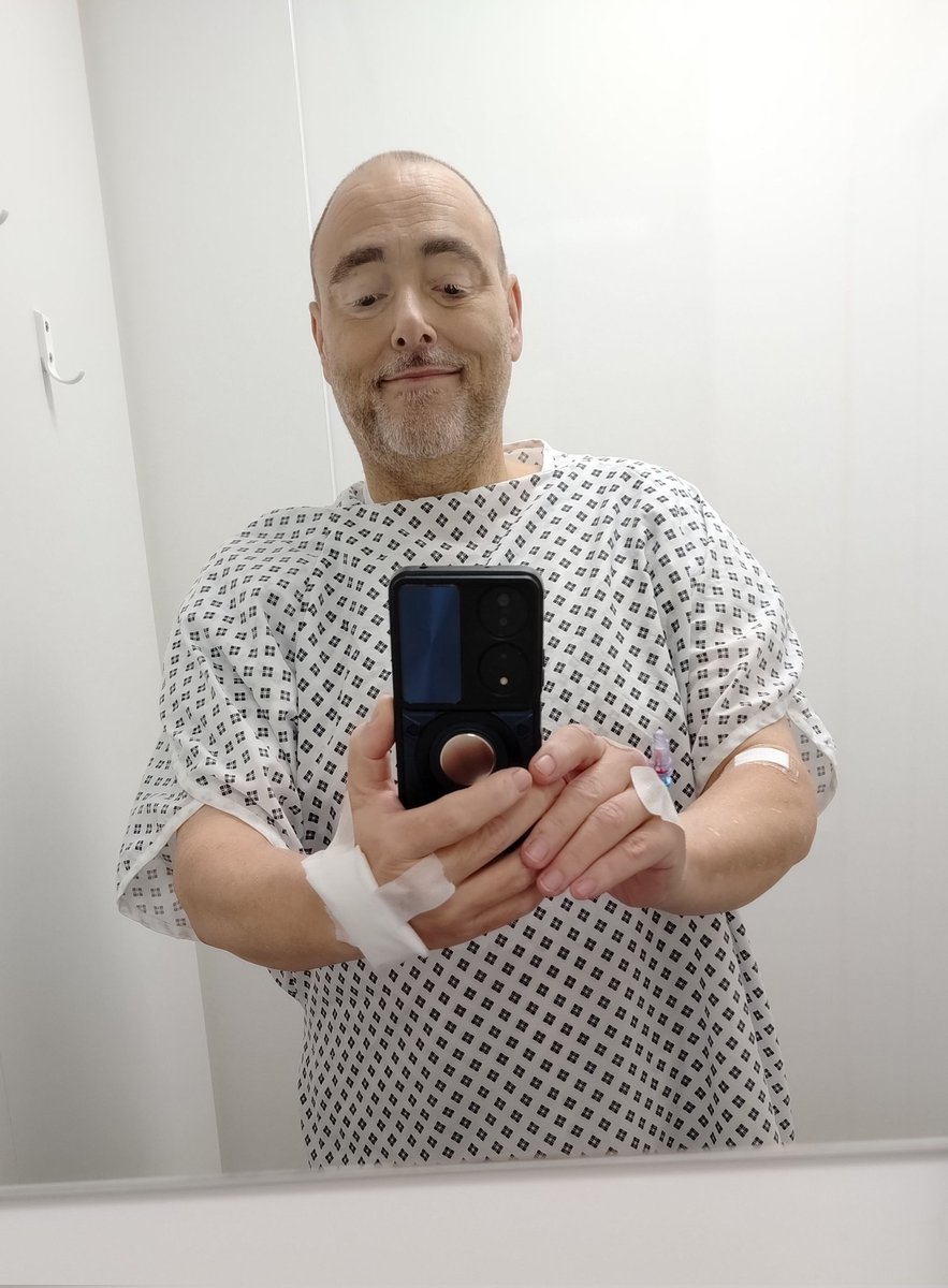 monkeyfun1001's tweet image. Well I get out today after another 4 days. I swear I'm going to get really really annoyed if I don't get invited to the hospital Christmas party. I've spent so much time in there, I'm thinking about asking for my own personal room.