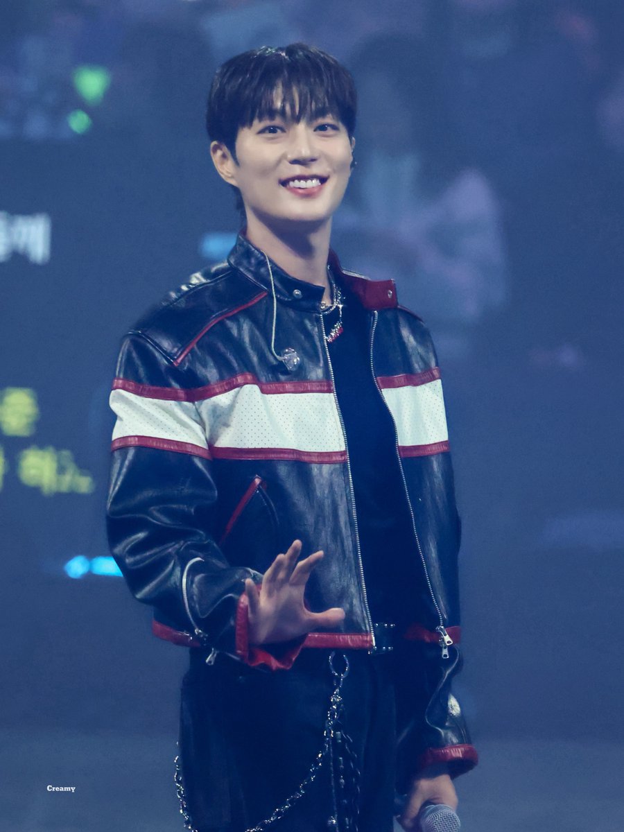 ooCreamy's tweet image. 여기저기 인사하느냐고 바쁜 두준이🫳🏻🫳🏻

#하이라이트 #HIGHLIGHT
#비스트 #BEAST
#윤두준 #DUJUN