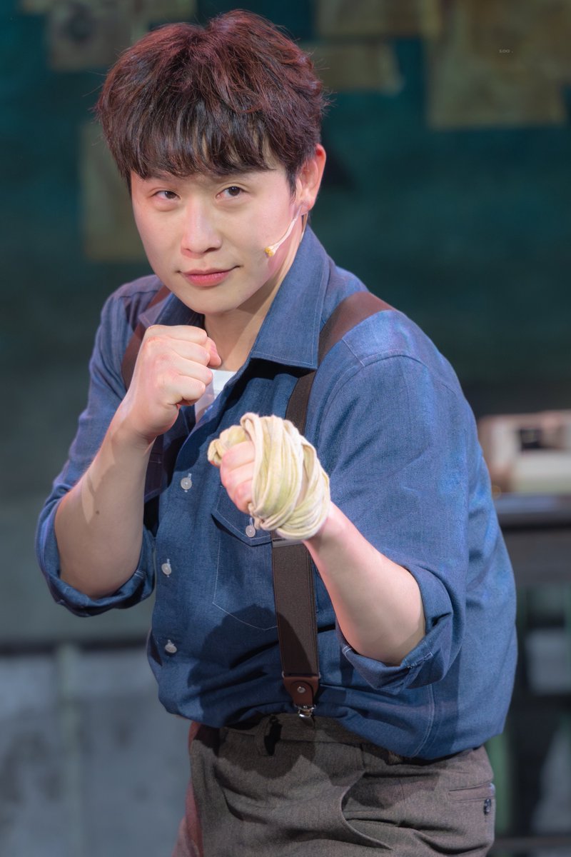 100piczip's tweet photo. 251109 낮 뮤지컬 조선의 복서 무대인사
#송유택

맨얼굴의겸둥이뽁서 🥊 https://t.co/WIE68Om1Et