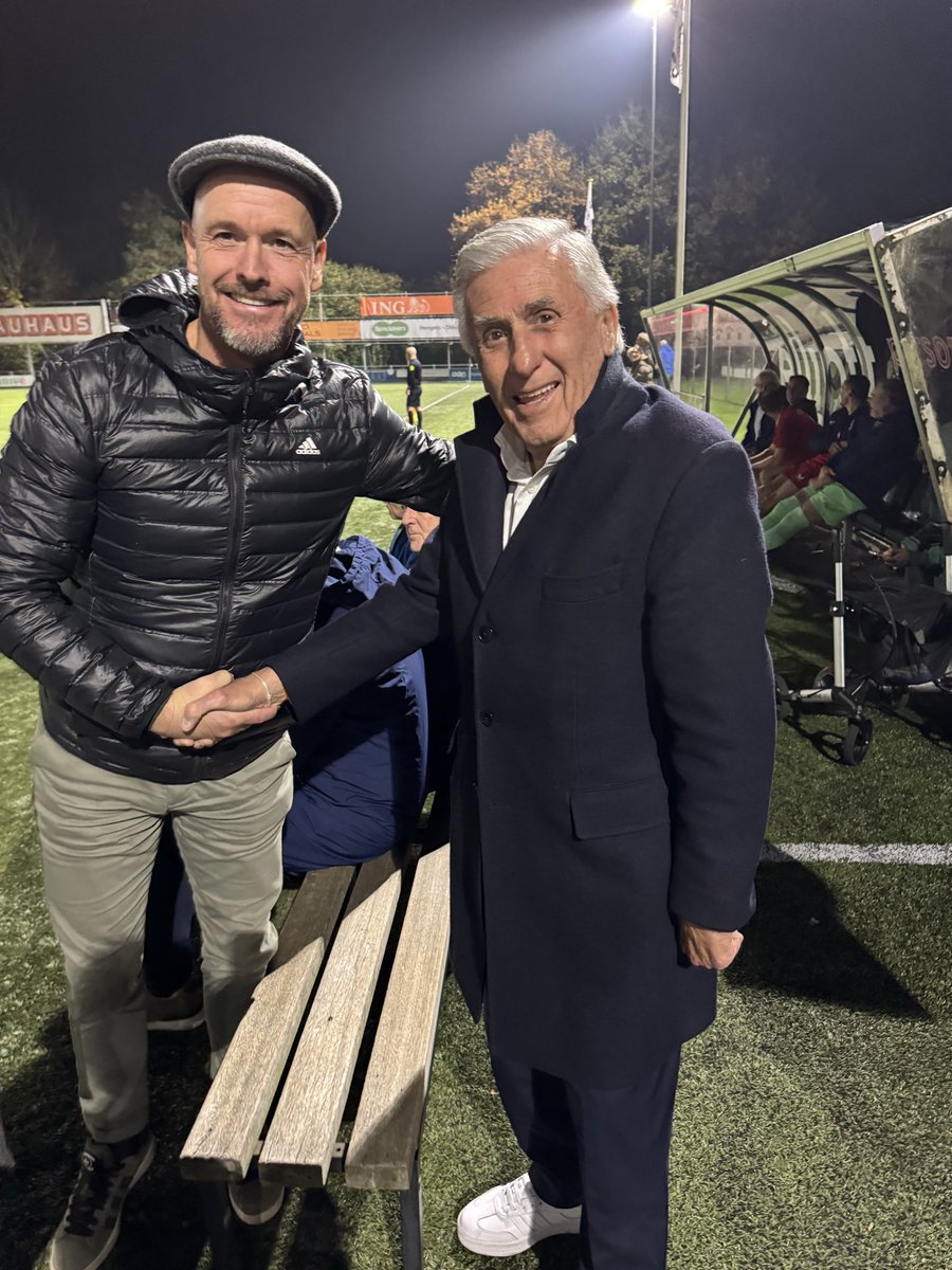 Hoog bezoek uit Amsterdam voor Erik ten Hag op het 60-jarig jubileum van <a href="/ATC65/">v.v. ATC'65</a> 
Mr. Ajax Sjaak Swart kwam speciaal daarvoor naar Hengelo, en had symbolisch een contract in zijn binnenzak voor topkandidaat Ten Hag.
#ajax #ATC65 #jubileum