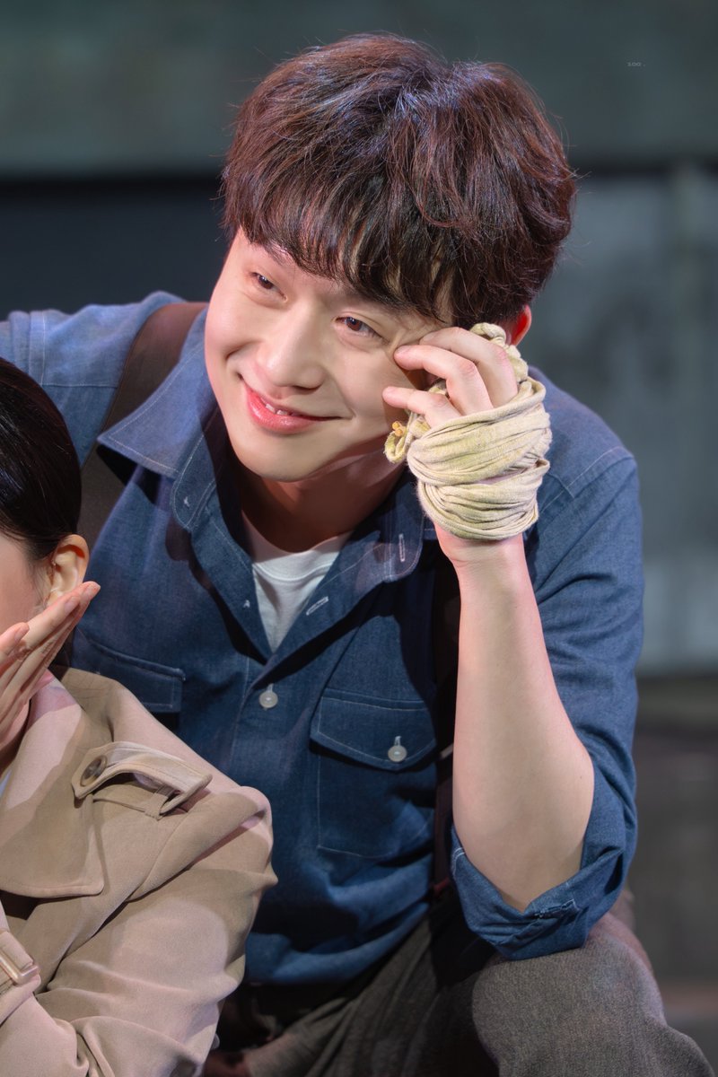 100piczip's tweet photo. 251109 낮 뮤지컬 조선의 복서 무대인사
#송유택

볼하트 ??? 
   ㄴ 아니요

볼동그라미 ???
   ㄴ 넵 https://t.co/LmfGzmDBzp