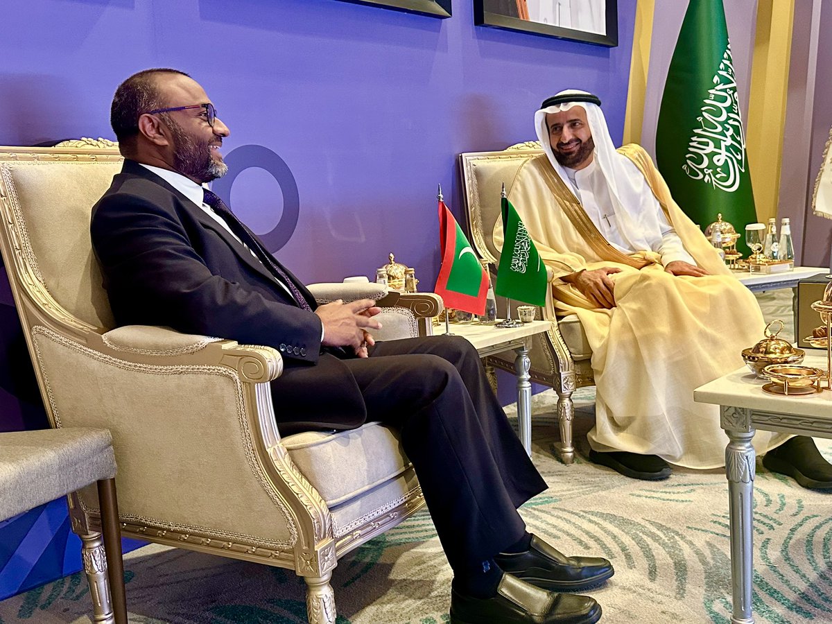 އިސްލާމީކަންތައްތަކާ ބެހޭ ވަޒީރު ޑރ. މުޙައްމަދު ޝަހީމް އަލީ ސަޢީދު، ސަޢުދީ ޢަރަބިއްޔާގެ މިނިސްޓަރ އޮފް ޙައްޖު އެންޑް އުމްރާ ޑރ ތައުފީޤު ރަބީޢާ އާ ބައްދަލުކުރައްވައިފި