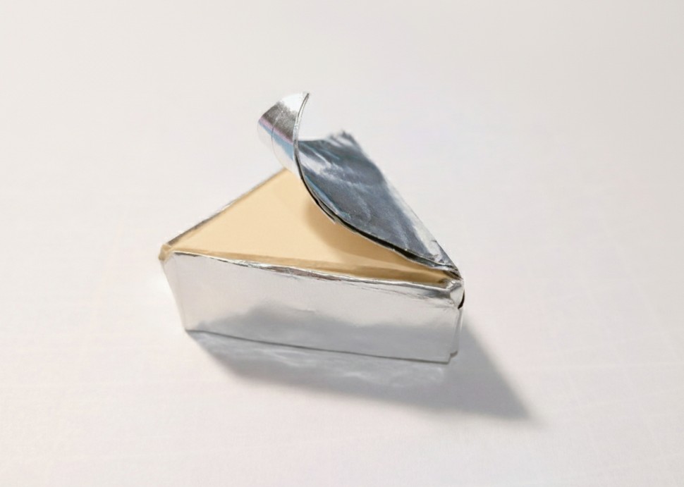 「6Pチーズ」
創作製作私。不切正方形一枚折。
雨で外出できなかったので一日創作。ホラ、開ける時ってこうなるじゃん？