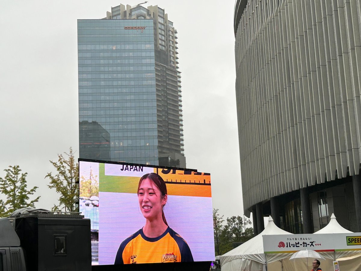 OsakaLovvits's tweet photo. 今日は「SPEED STAR 30m Dash Challenge」に参加しましたピョン。
多彩な競技のアスリートが参加する中、女子部門で三橋選手が、陸上の壹岐選手と同タイム決着で優勝してくれましたピョン。
記念写真は、目を閉じてしまいましたピョン。
https://t.co/HVQTFenLsU https://t.co/ERyaR1dSl2