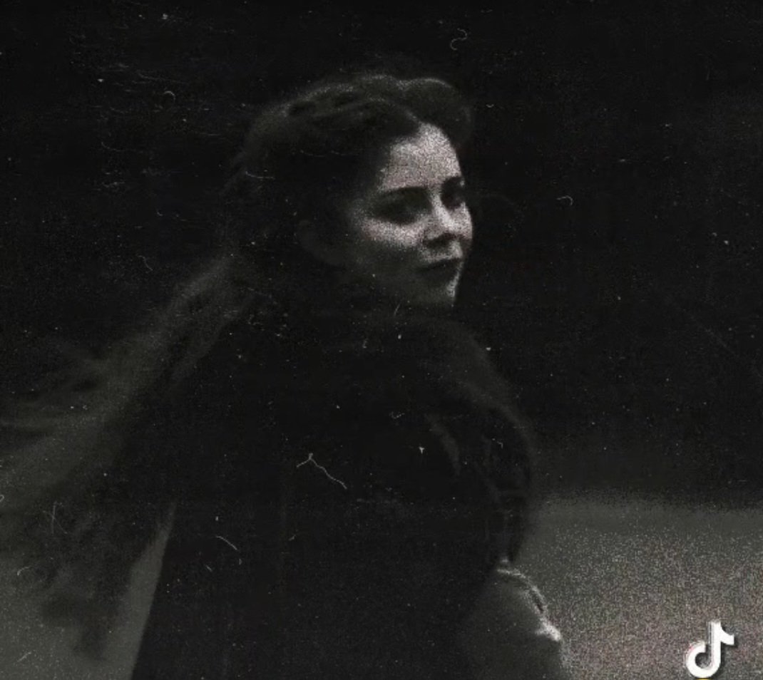 ᅠ ᅠ ᅠ ᅠ ᅠ ᅠ 𝘁𝗵𝗲 𝗴𝗼𝗹𝗱𝗲𝗻 𝗽𝗿𝗶𝗻𝗰𝗲𝘀𝘀 tweet media