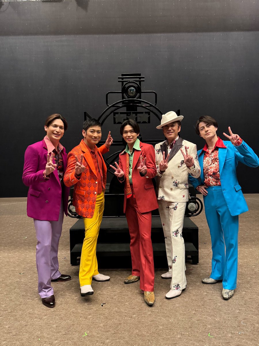 matsumuranosuke's tweet photo. 『#星列車で行こう』大阪大千穐楽を迎え、全41公演の旅の終点へ。

かけがえのない時間と経験、そして皆様からの応援に心からの感謝を。
ブログを更新しました。
https://t.co/LBzgWIl2zp

本日雨の為、傘のお忘れ物が大変多くなっております。お手回り品と合わせて今一度お確かめの上お降りください。 https://t.co/CKexKmZbBg
