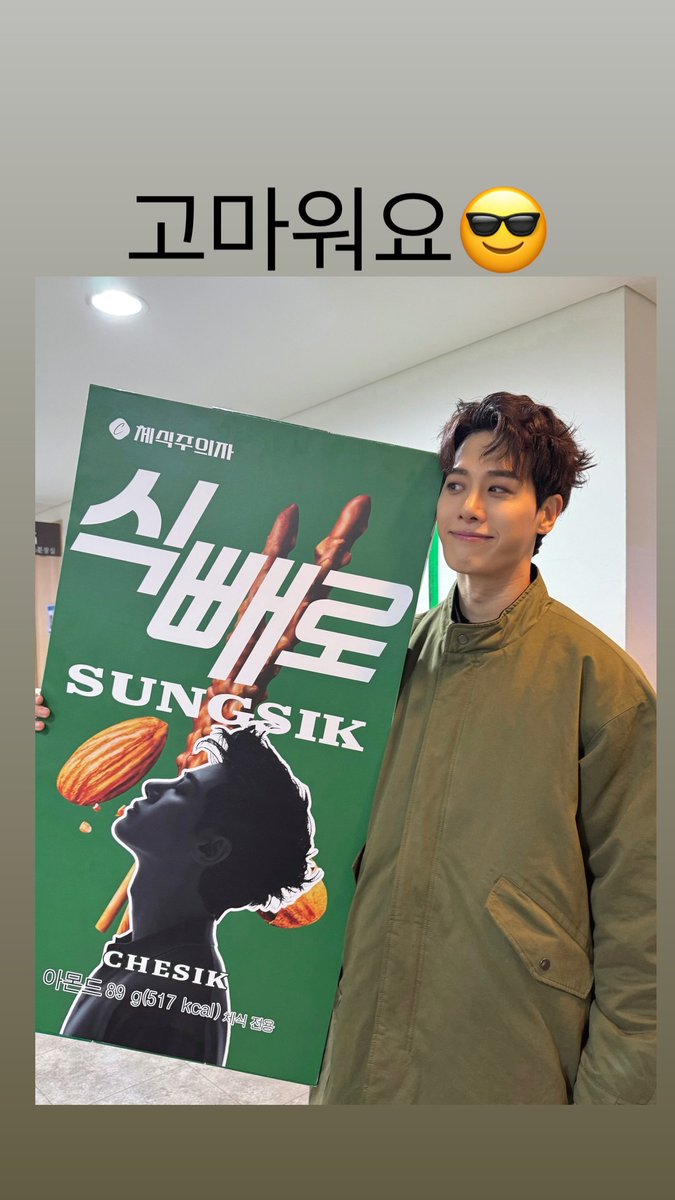 훗 tweet media