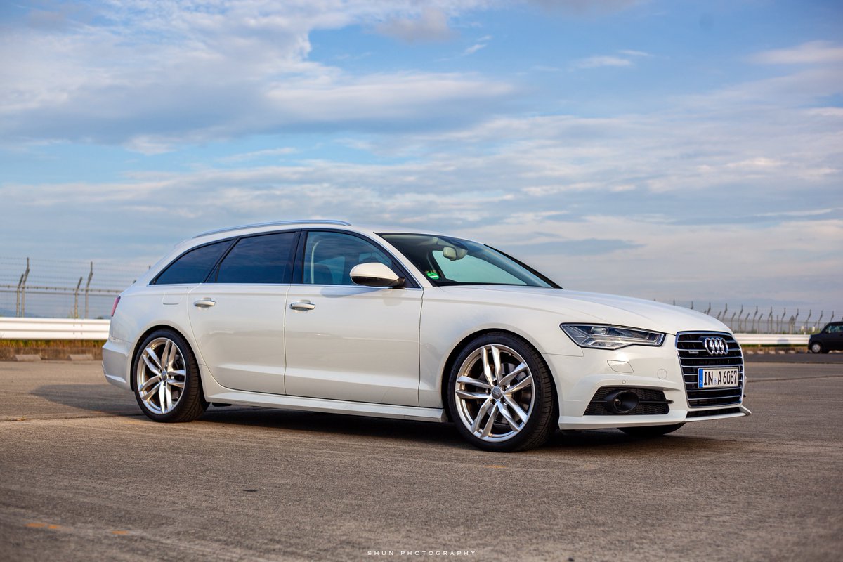 A6Avant_222's tweet image. モノの見事に&quot;純正でこれならいいのにな〜&quot;仕様

正直結構好き。
その仕様の時の過去車も擦ります