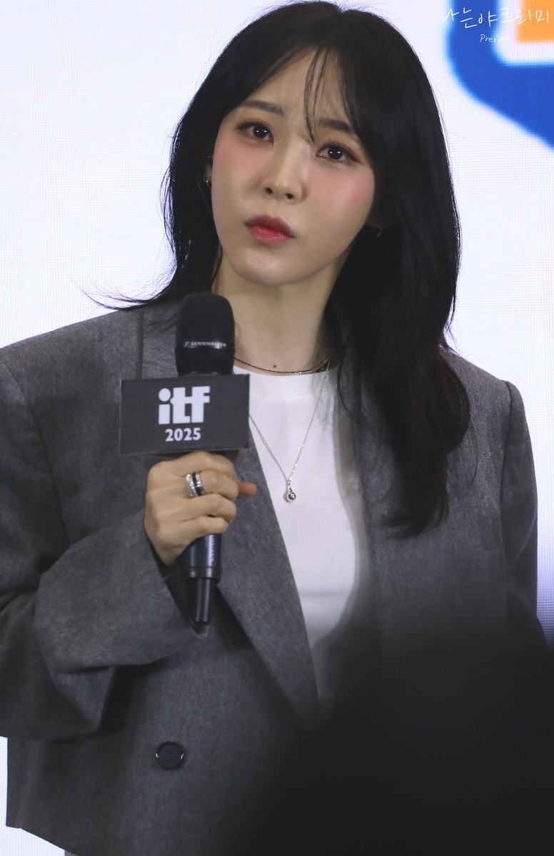 creamy_mmm0619's tweet image. 251109 마마무플러스 - 2025 대만 ITF 

너무 이쁘당~🫠

#마마무  #MAMAMOO #MAMAMOOplus 
#문별 #MoonByul #용콩별콩