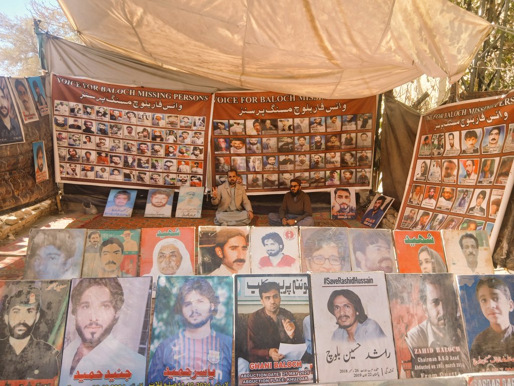 VBMP5's tweet image. بلوچستان میں جبری گمشدگیوں کے خلاف، وی بی ایم پی کے قائم پرامن احتجاجی کیمپ، تنظیم کے چیرمین نصراللہ بلوچ کی قیادت میں کوئٹہ پریس کلب کے سامنے 5994 ویں روز جاری !

سینئر صحافی ٹکری سیف اللہ سرپرہ نے احتجاجی کیمپ کا دورہ کیا، اور اظہار یکجہتی کی۔
#EndEnforcedDisappearnces