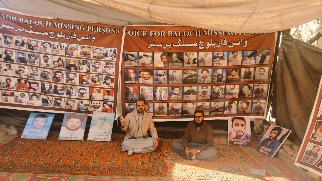 VBMP5's tweet image. بلوچستان میں جبری گمشدگیوں کے خلاف، وی بی ایم پی کے قائم پرامن احتجاجی کیمپ، تنظیم کے چیرمین نصراللہ بلوچ کی قیادت میں کوئٹہ پریس کلب کے سامنے 5994 ویں روز جاری !

سینئر صحافی ٹکری سیف اللہ سرپرہ نے احتجاجی کیمپ کا دورہ کیا، اور اظہار یکجہتی کی۔
#EndEnforcedDisappearnces