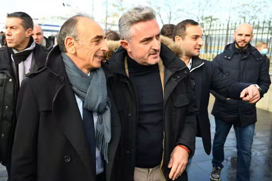 RoseLouise48520's tweet photo. @Lisabethdanj @ZemmourEric @BVoltaire @gabriellecluzel @Stephane_Ravier quitte le #FN #RN pour rallier #EZ, et quand en 2022 ce dernier a perdu, #SRavier s'est fait très, très discret ; à présent, il fait les yeux doux à #Bardella parce que haut dans les sondages ?
Stéphane Ravier, sénateur RN, annonce son ralliement à Eric Zemmour https://t.co/kqWezO86rA