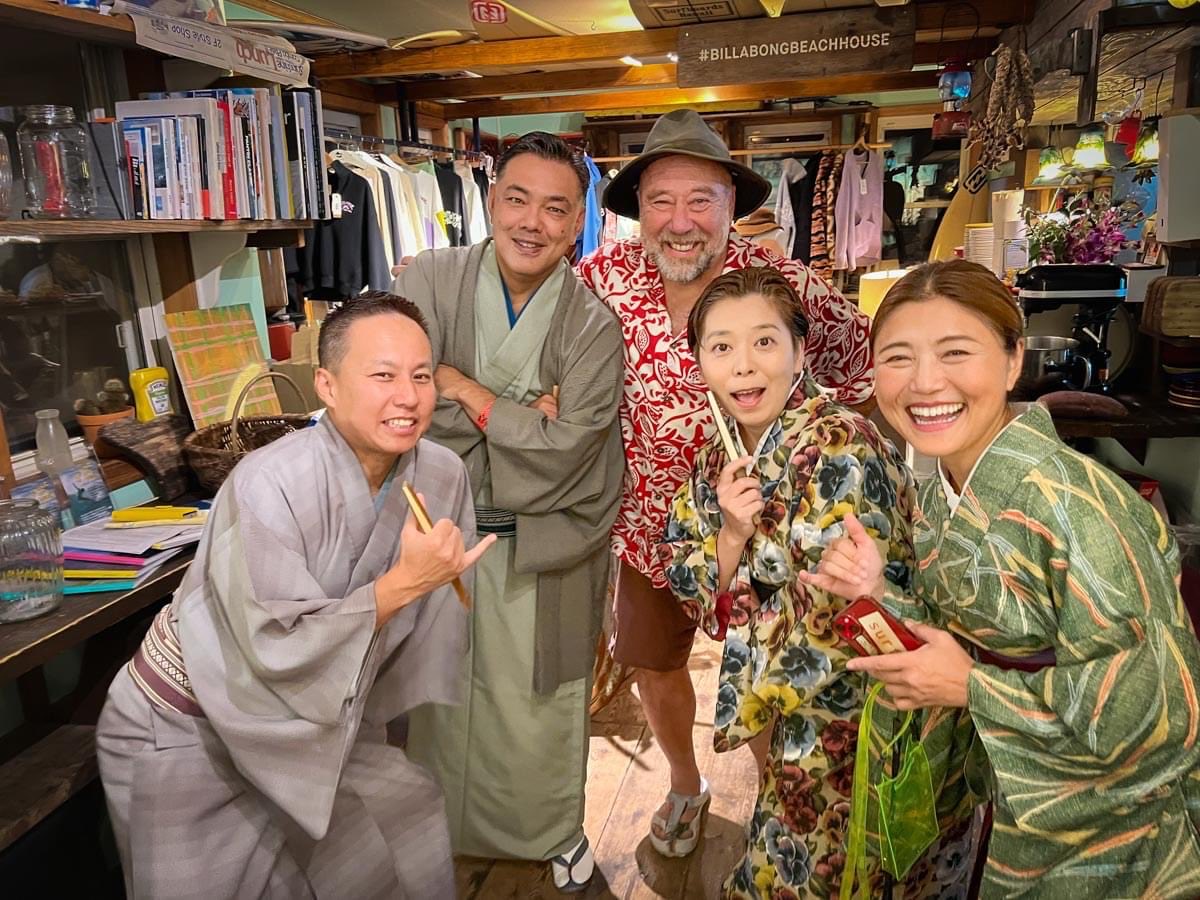 kikuhime8848's tweet image. お世話になっている
「surfers 逗子」が
今月いっぱいで閉店。
ラストチャンスで
Surfersにて
落語協会サーフィン部 と
スーパーDJ George Cockleさんとコラボ！
#逗子 #Surfers #georgecockle #落語 
@george_cockle 
@Kikushow_info @issakahoi @beco_milk0923