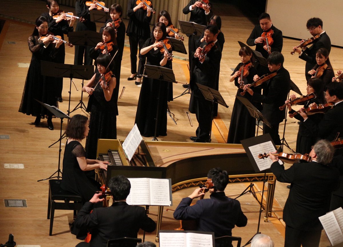 y_symphony's tweet image. 【山響創立名誉指揮者 村川千秋 の軌跡～追悼コンサート～】
会場の皆様と一緒に村川千秋の軌跡を辿り、そしてこれからの未来への思いを引き継ぎました。
最後の演奏となった「フィガロの結婚」の映像。会場で涙を堪える姿も。
きっと空で見て下さった事でしょう。
あの飛び切りの笑顔を浮かべながら…