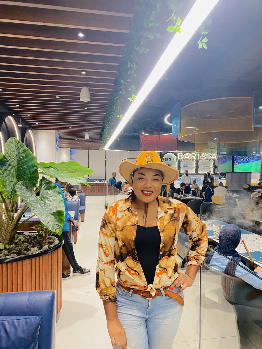 florencemeta's tweet image. Le dimanche est cette douce parenthèse où le temps ralentit, où l'on savoure l'instant présent et où le bonheur se cache dans les petits plaisirs simples.

Bon dimanche à vous.🥰