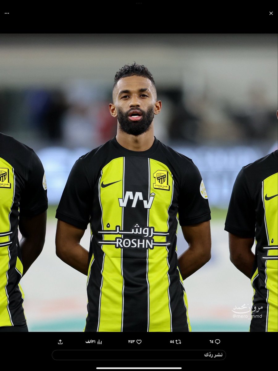 تخيل هذا عوض الناشري  اللي لا يعرف يلعب حتى 
درجه ثالثه كثيره عليه  
 ولاعب  ونجم مهارة مراوغه وستلاعم  وقطع كوره من الخصم  

فرحه الشمراني  خارج الاتحاد