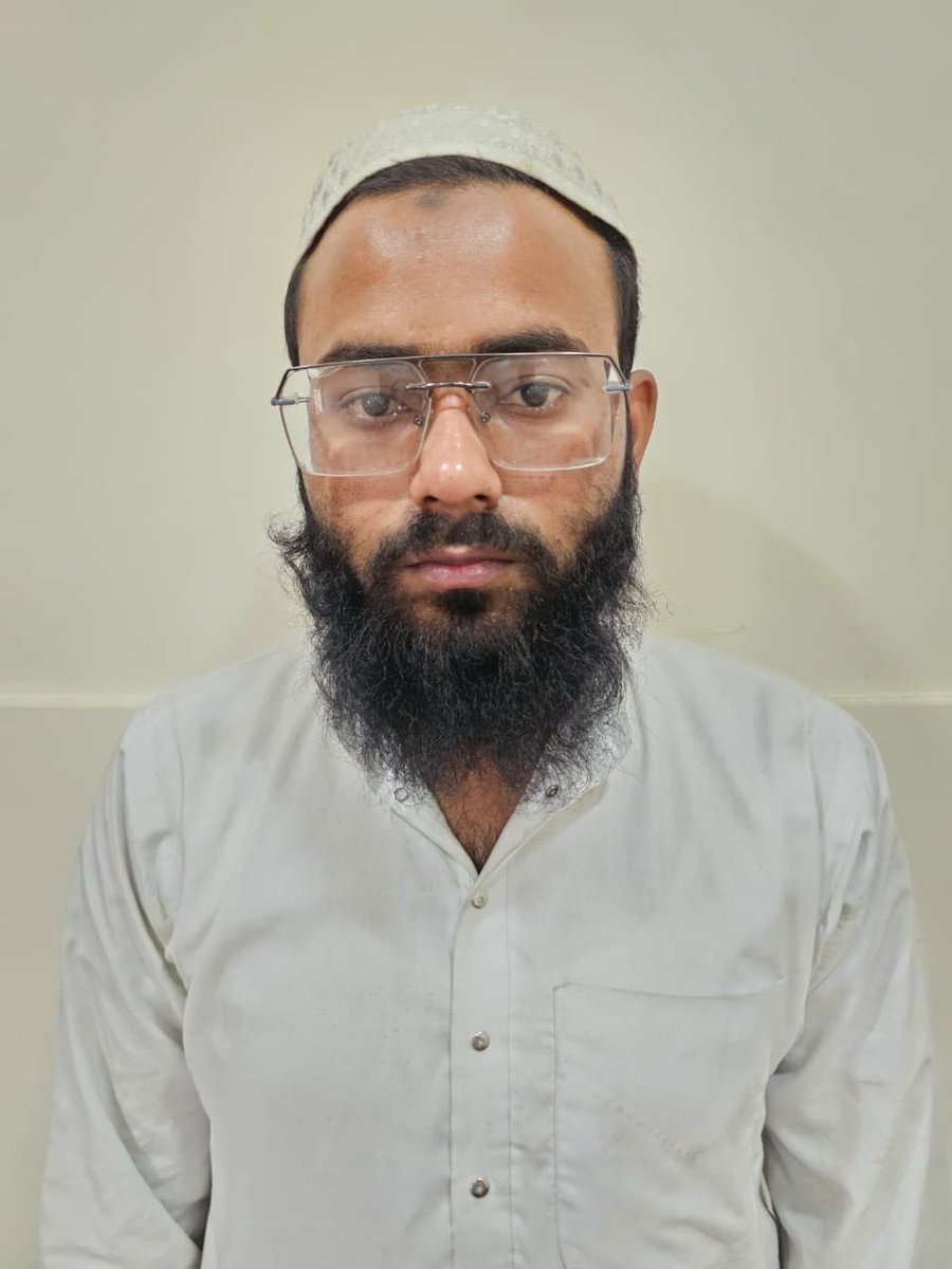 our_rajkot's tweet image. ATSએ ગાંધીનગરના અડાલજથી 3 શંકાસ્પદ આતંકીની ધરપકડ

 ઝડપાયેલા ત્રણેય આતંકીઓ યુપીથી ગુજરાત આવ્યા હતા. તેઓના કબજામાંથી 3 પિસ્તોલ, 30 કારતૂસ અને કેમિકલ મળી આવ્યું છે.

#Ourrajkot #Gandhinagar #ISIS #GujaratATS