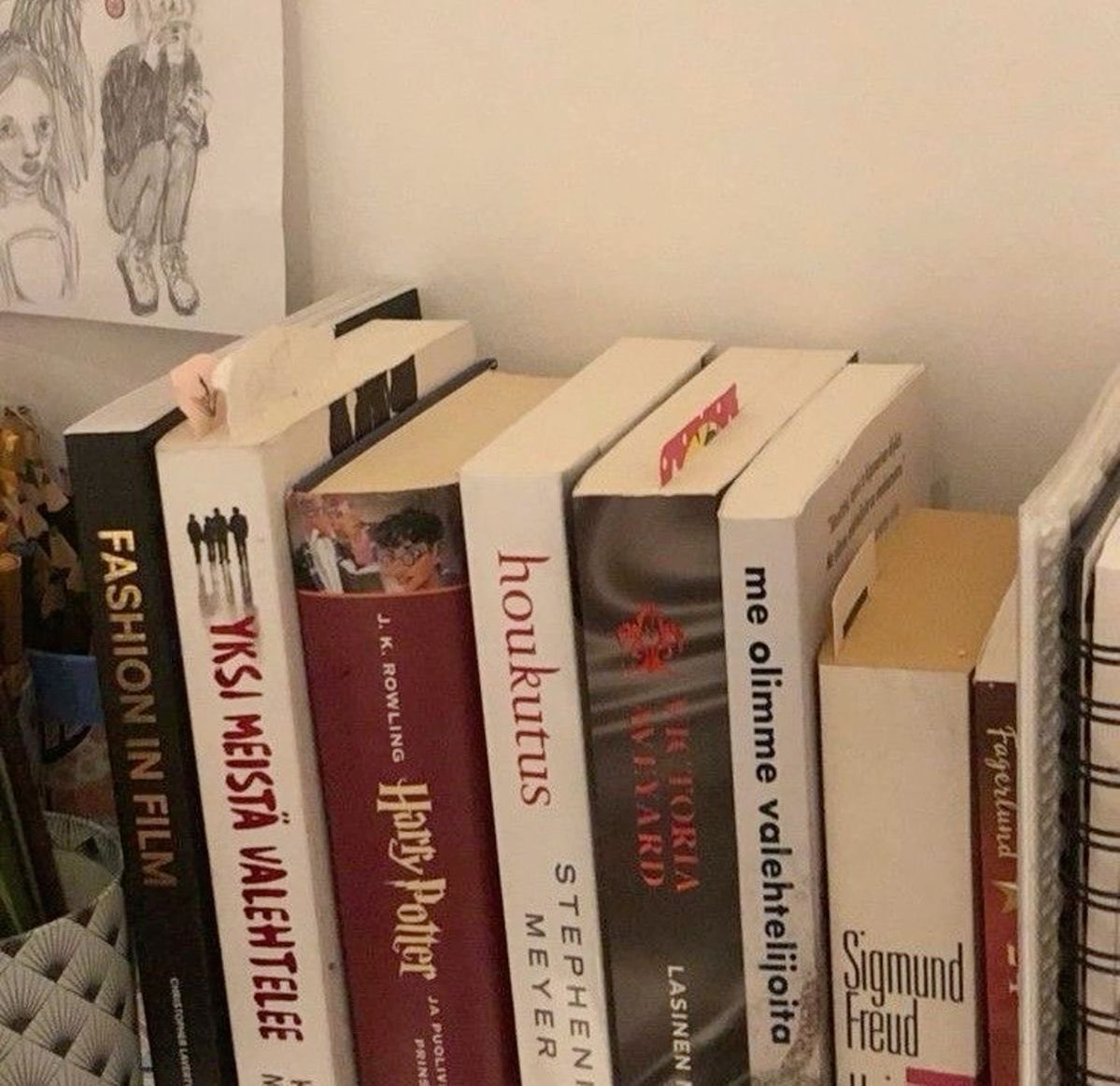 W4RPAIN7's tweet image. — not new to #booktwt but i’m looking for moots :3 

⟡ jul, she/her, 20
⟡ some favs are tmr, spiral, the secret history
⟡ mostly read romance,dark academia &amp;amp; horror/thriller 
⟡ i also love kpop ,pjo and the marauders

♡/↻ to be moots!!