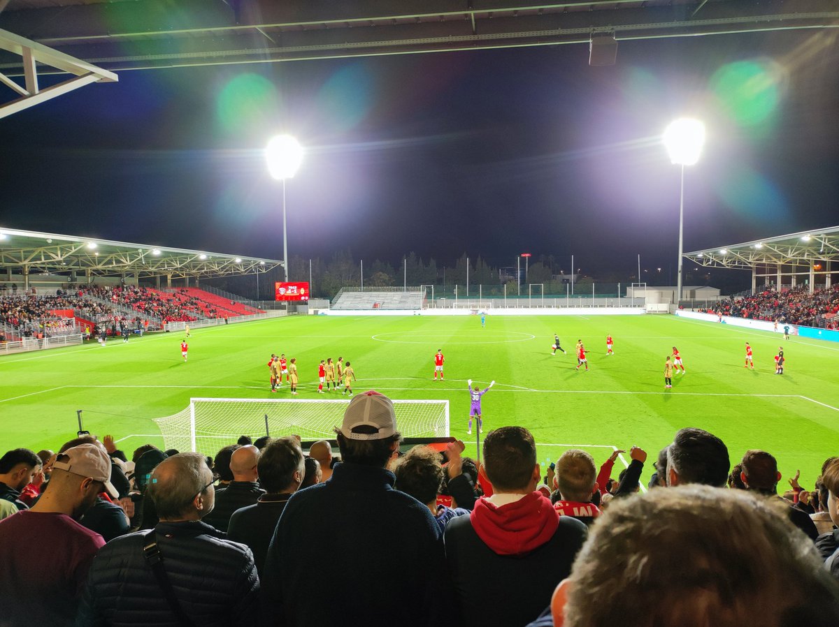 Bonjour Najib Bennour, Marowane Khalid, Tom Ribotta et tous les autres jusqu'à Gas.
Ce fût compliqué et stressant hier soir mais on le sait ça risque d'être souvent comme ça.
Bravo pour les efforts de tout le monde .
Maintenant il est l'heure d'être ambitieux à l'extérieur.🔴⚪