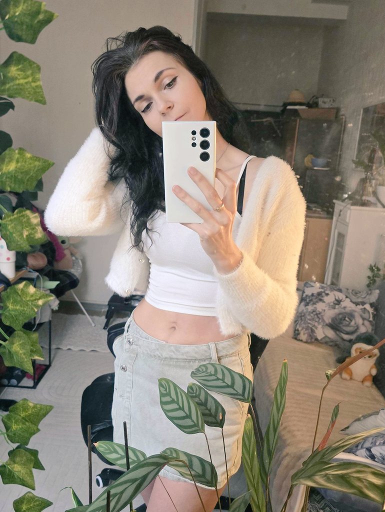 Happy sunyaaaay!
Guess who's live again 👀
Twitch.tv/taniauncensored