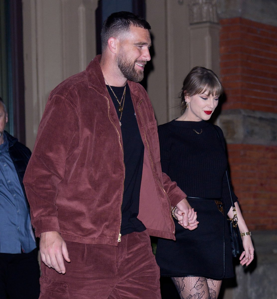 MTV's tweet image. These two truly are my relationship inspo ❤️‍🩹

🌟 @taylorswift13 &amp;amp; @tkelce