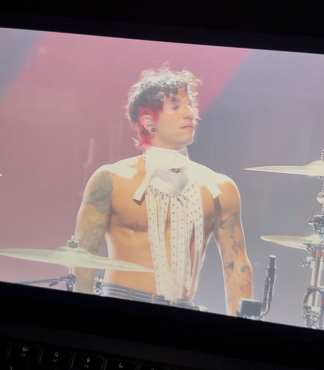 emmiesconcerned's tweet image. good morning everyone #holyshit