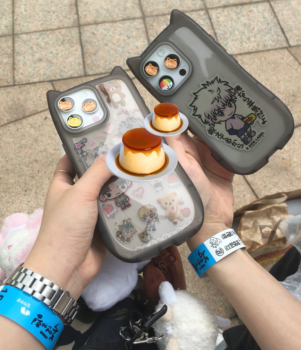 방송에 다 나왔으니까 올리는 복면가왕 후기!
방청 당첨돼서 다녀왔었는데요 솔직히 이름 처음 들었을때 유마인거 전혀 예상 못했음😂 (🔐걸어나오는데도 키가꽤커서..다른가수분인줄알았음)
패널들이 계속 진행하는 와중에도 엄~~청 긴장되는지 계속 가슴쪽에 손 올리고 있거나 두손모으고있거나