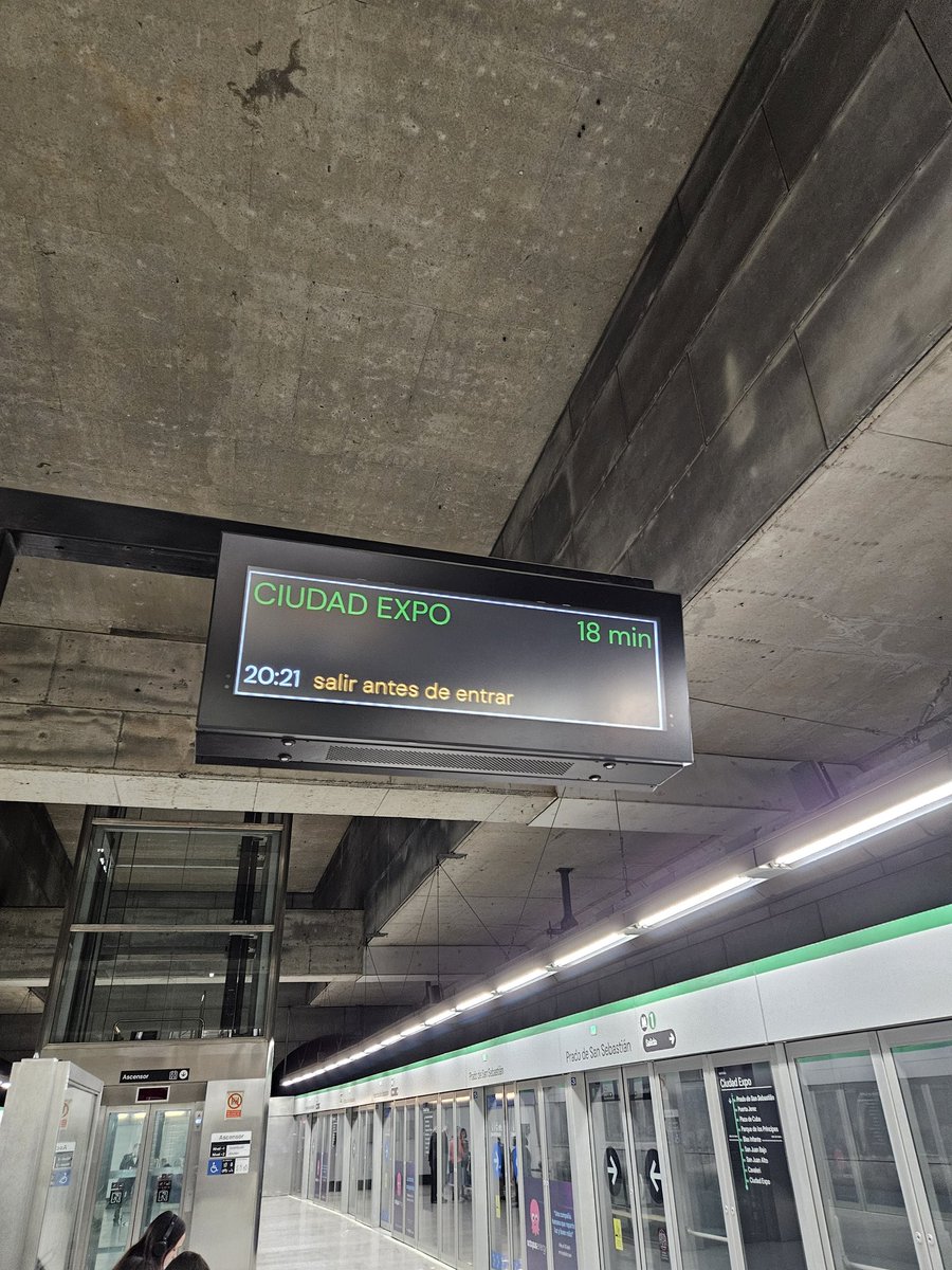 Lo de esta ciudad no tiene nombre. Qué despropósito <a href="/_metrodesevilla/">Metro de Sevilla L1</a> <a href="/Rocio_DiazJ/">Rocío Díaz Jiménez</a> <a href="/FomentoAND/">Consejería de Fomento de la Junta de Andalucía</a> <a href="/Sevquieremetro/">SevillaQuiereMetro</a>