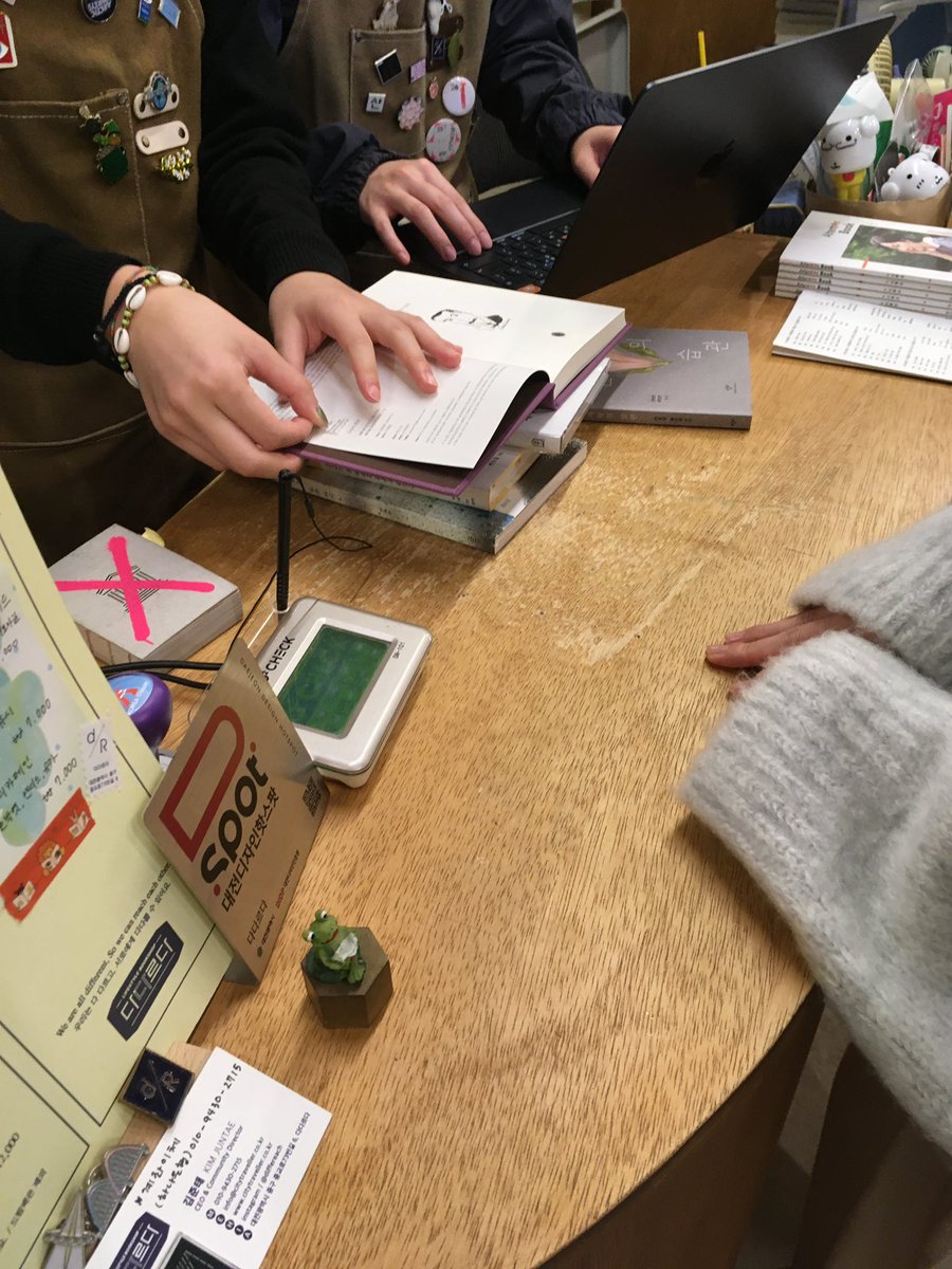 fromxummer's tweet image. 오랜만에 간 독립서점에서 기분 좋게 5권 구매🤸🏻‍♂️