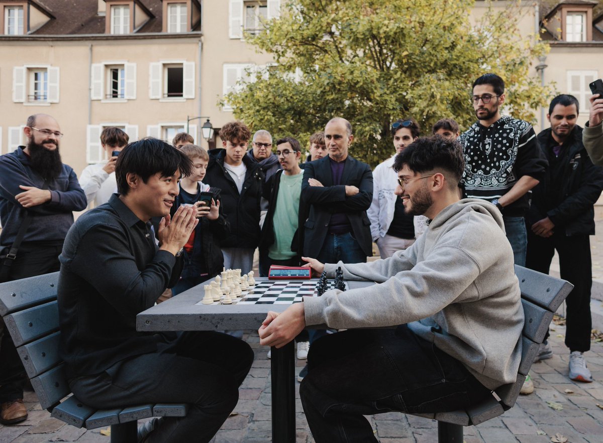 Un grand merci à <a href="/AlirezaFirouzja/">Alireza Firouzja</a> pour cette partie d’échecs ! C'est fou d'avoir pu jouer le numéro 1 français, ancien numéro 2 mondial et aussi celui qui a été le plus jeune joueur de tous les temps à avoir franchi la barre mythique des 2800 Elo !

J'ai toujours suivi avec