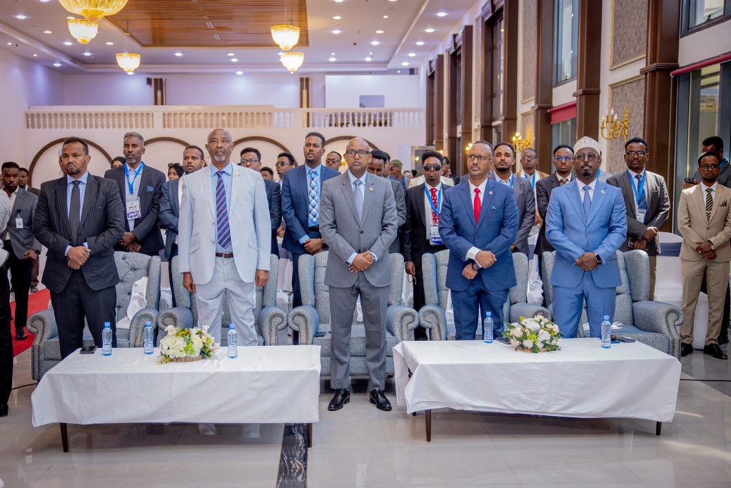 DawanEnglish's tweet photo. Hargeisa hosts Somaliland Annual Media Summit & Cawke Awards organized by SOLJA to reviewed media progress & challenges, while the Cawke Award honored journalists for outstanding social reporting. #Somaliland #SOLJA #CawkeAward https://t.co/2hi7XOYyjB